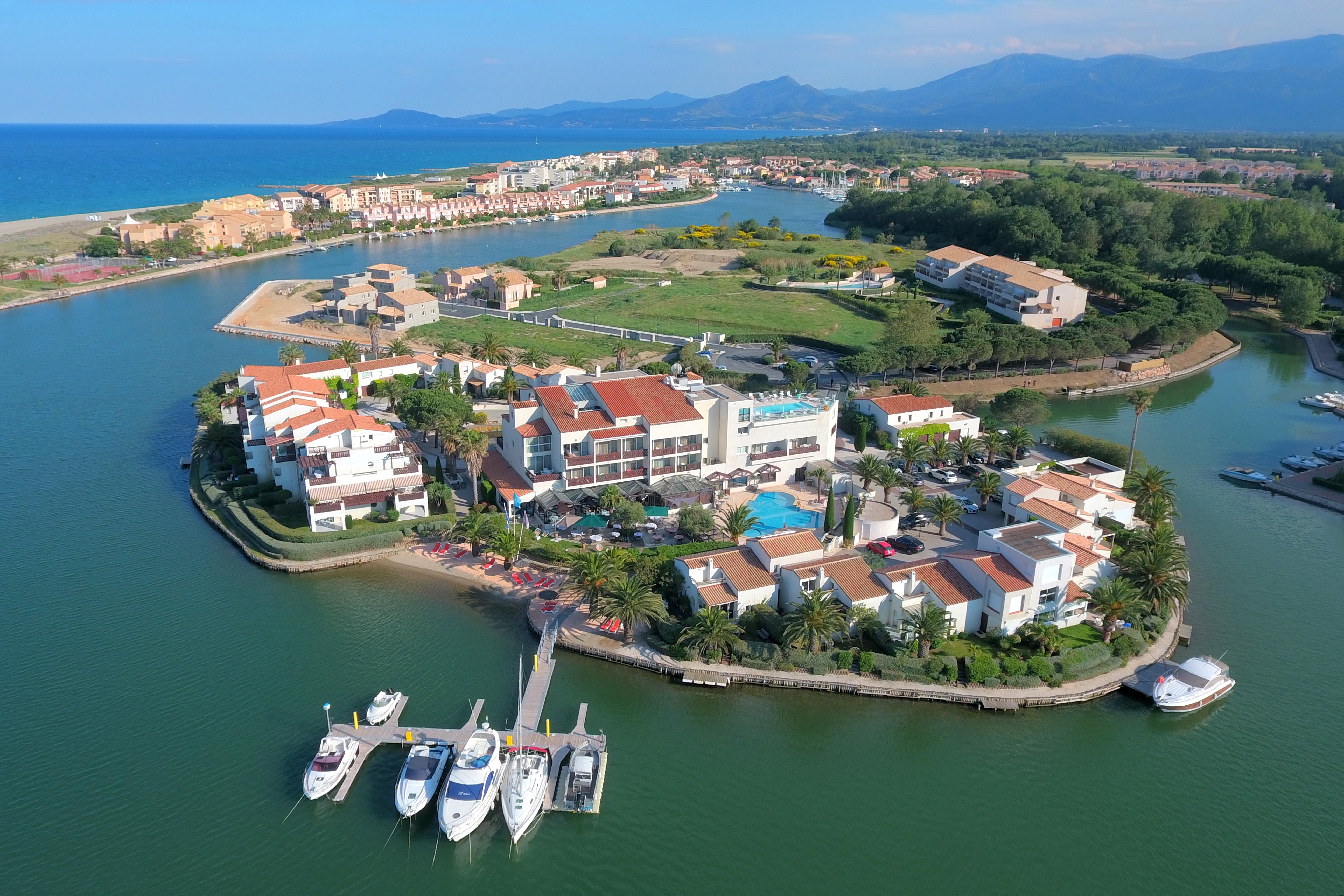 Hotel Relais Et Chateaux Thalasso & Spa Ile De La Lagune Saint-Cyprien  Exterior foto